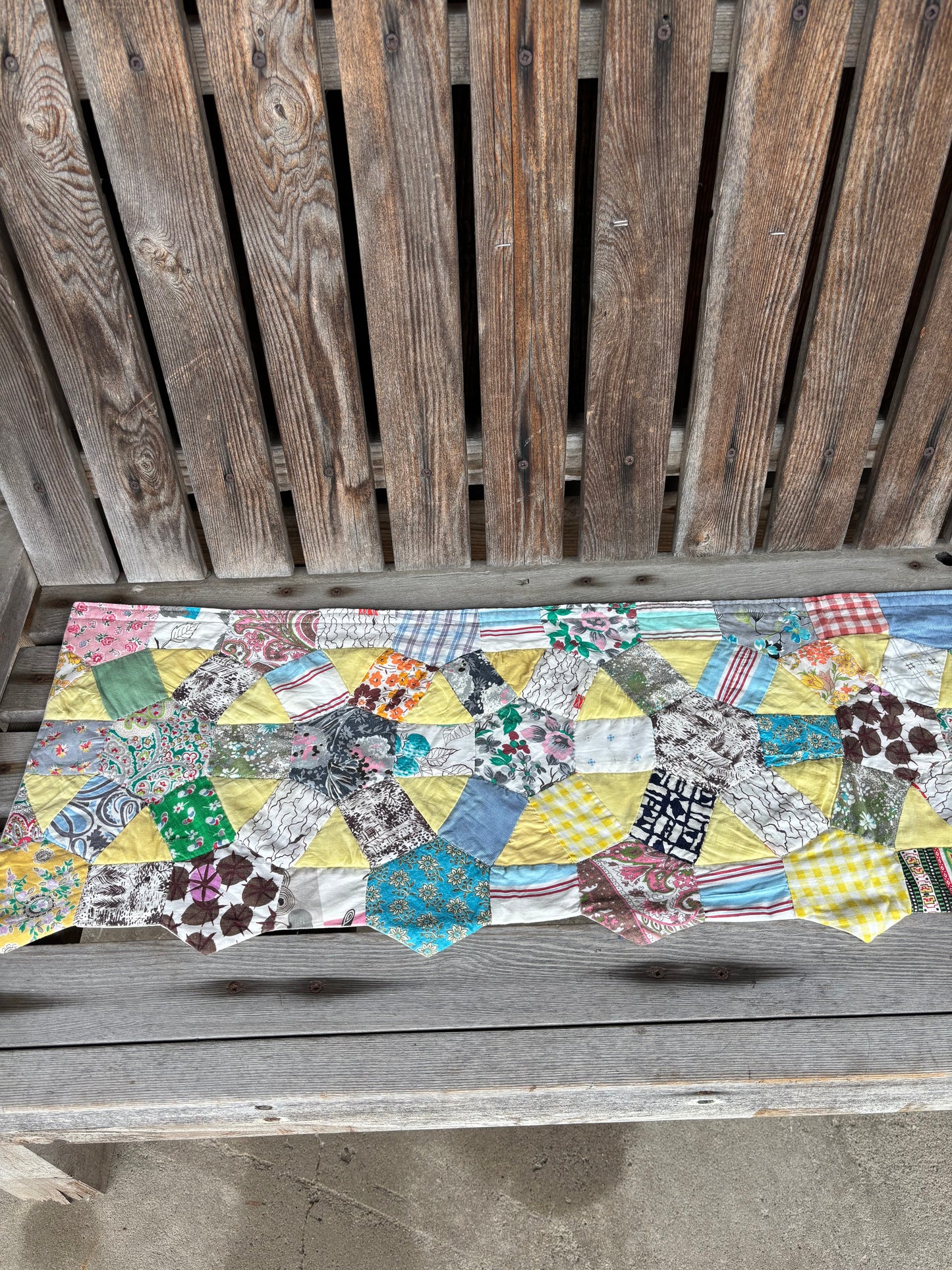 Hand Made Dresden Plate Pattern Quilt