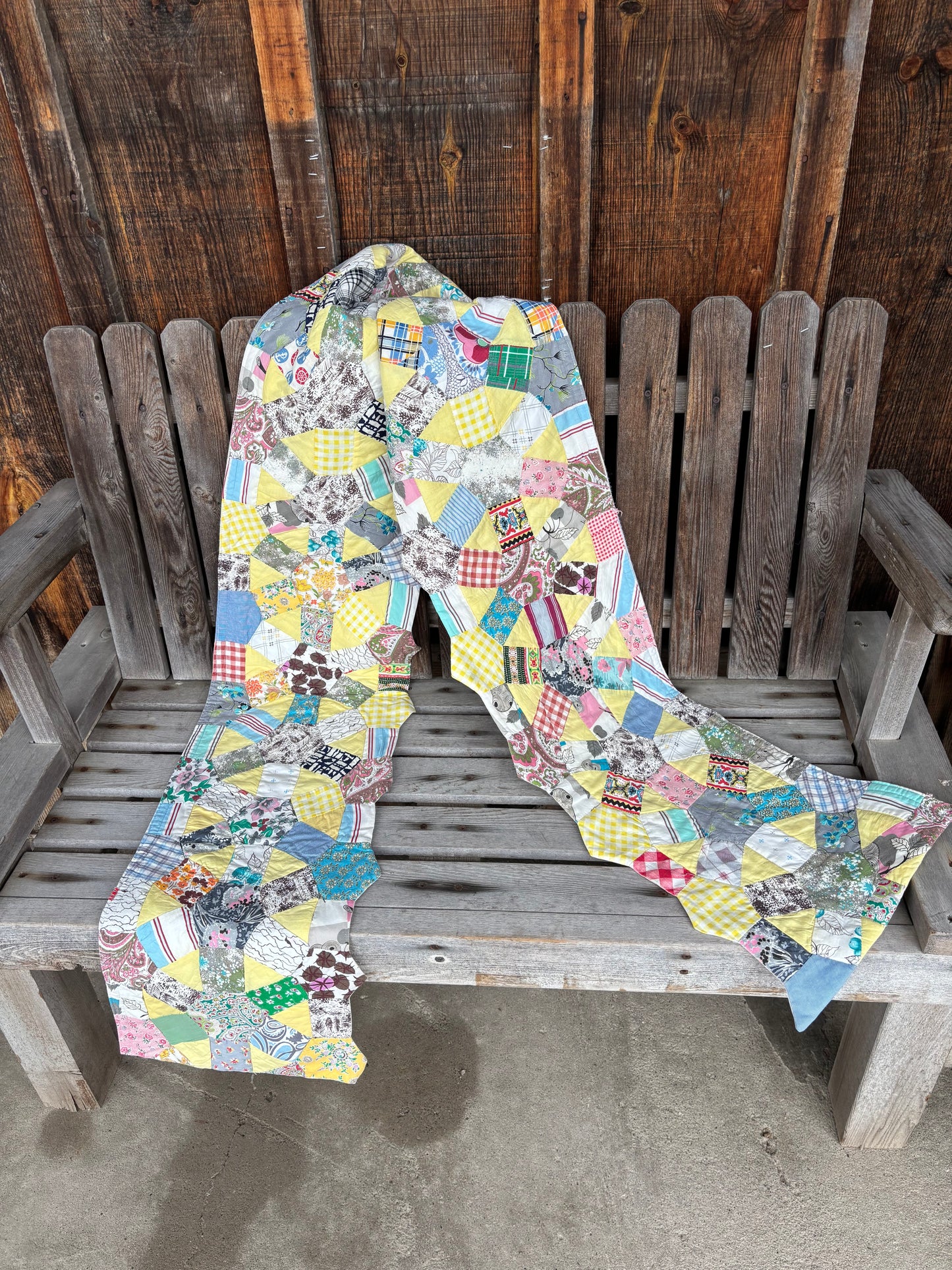 Hand Made Dresden Plate Pattern Quilt