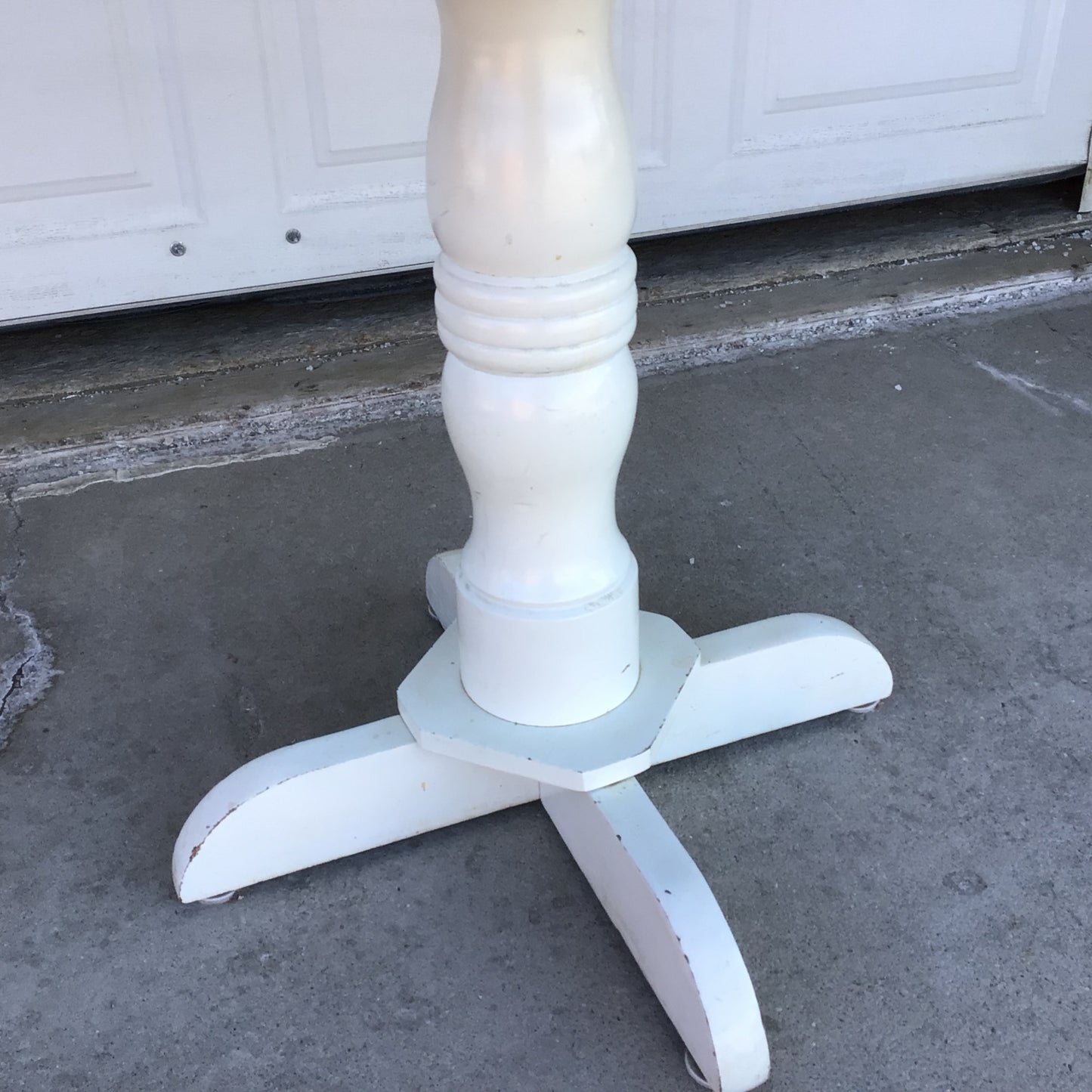 4 Person Pedestal Table
