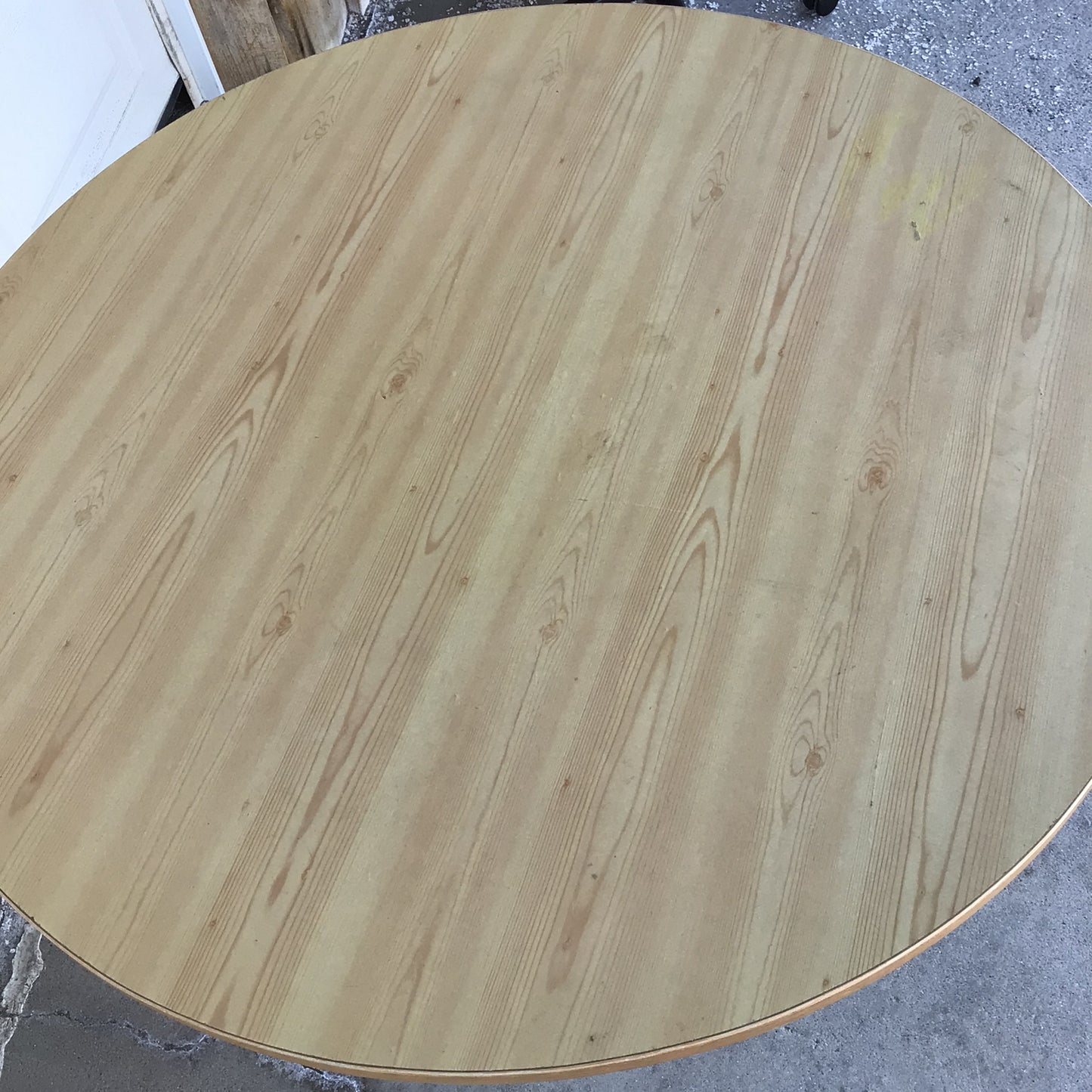 4 Person Pedestal Table