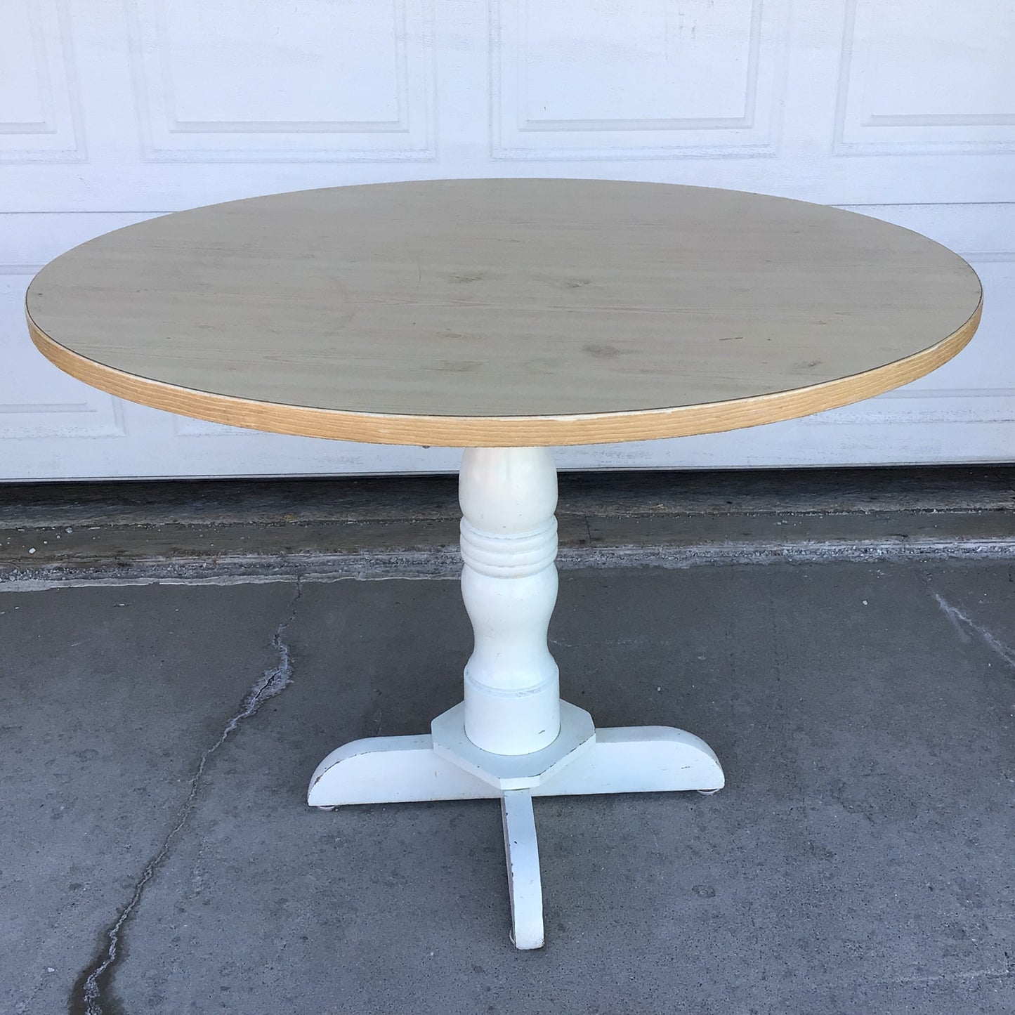 4 Person Pedestal Table