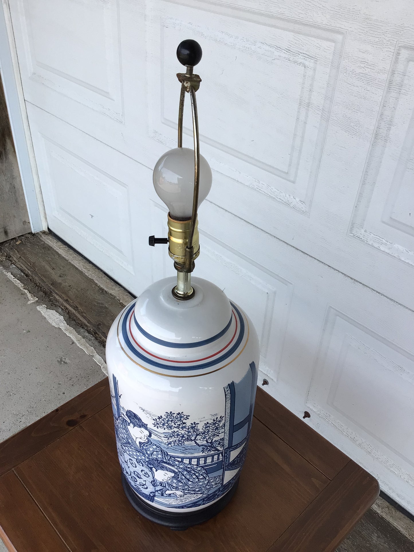 Vintage Chinese Blue and White Porcelain Lamp