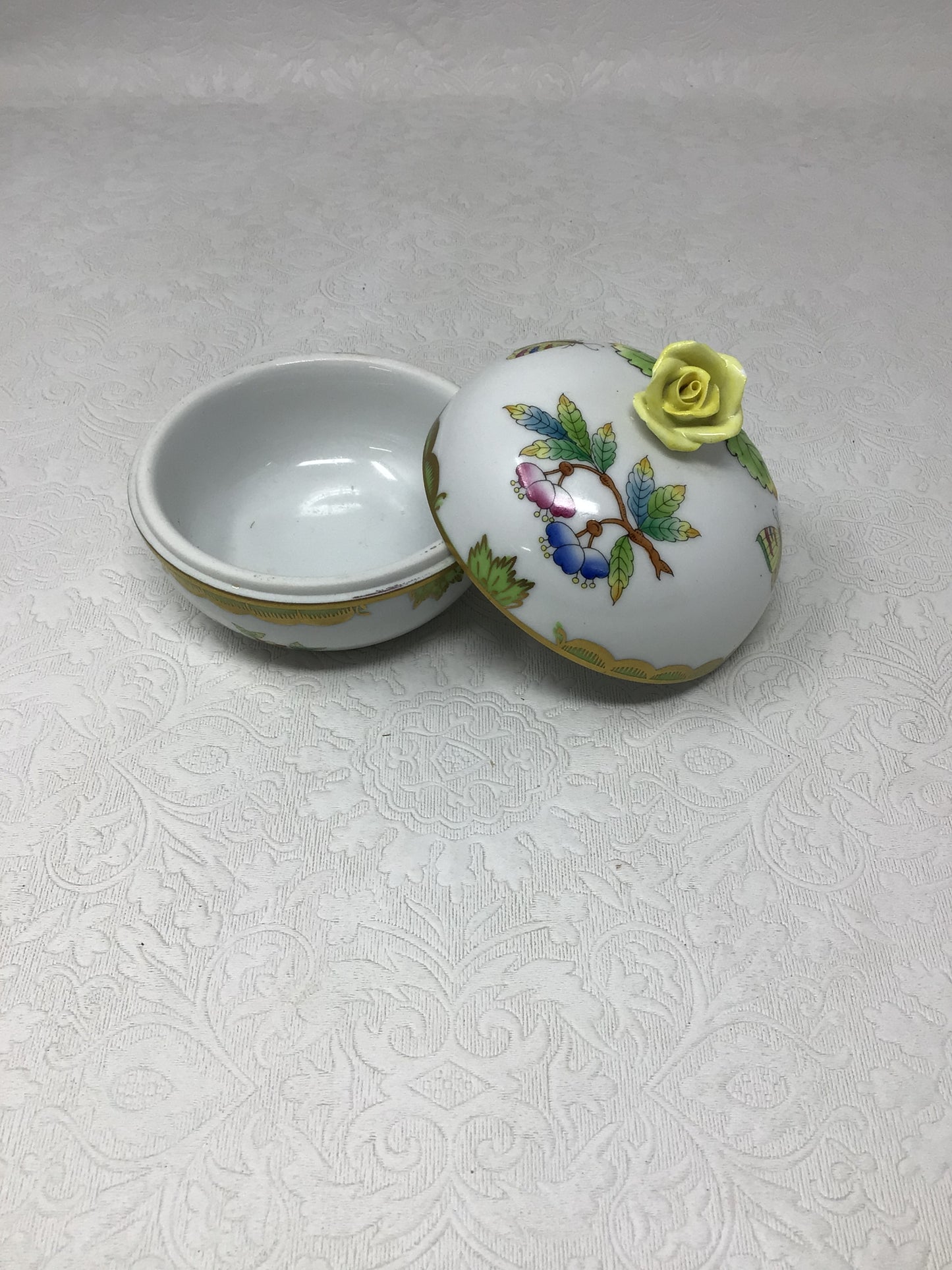 Herend Queen Victoria Porcelain Bonbonniere