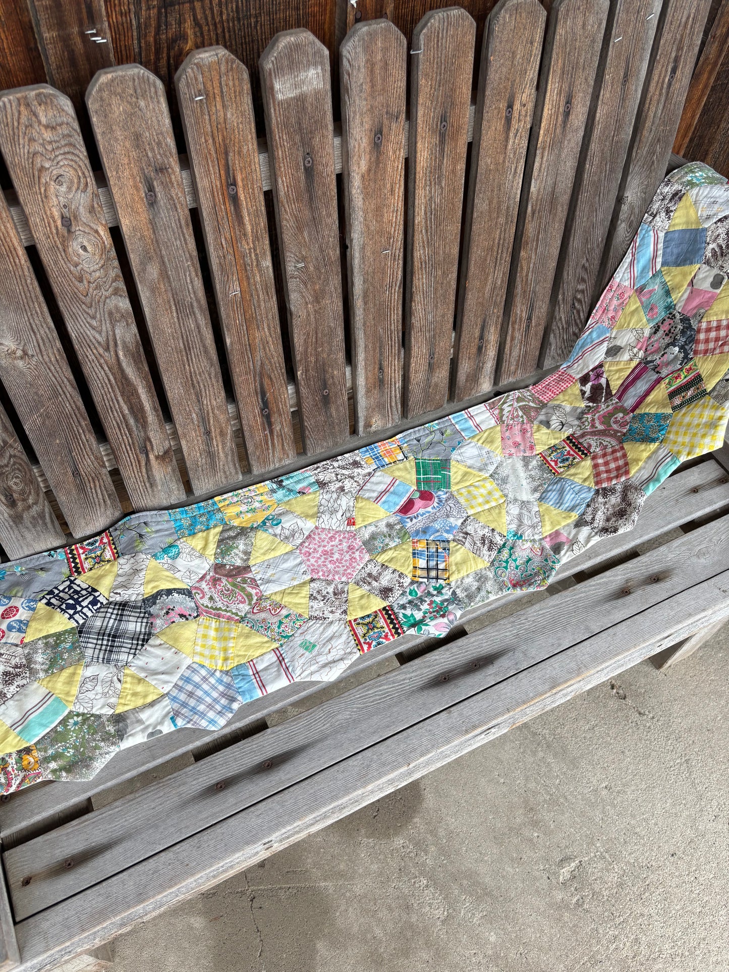 Hand Made Dresden Plate Pattern Quilt