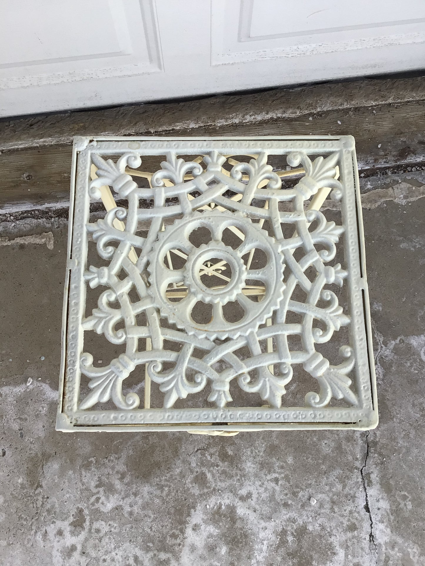 White Metal Plant Stand