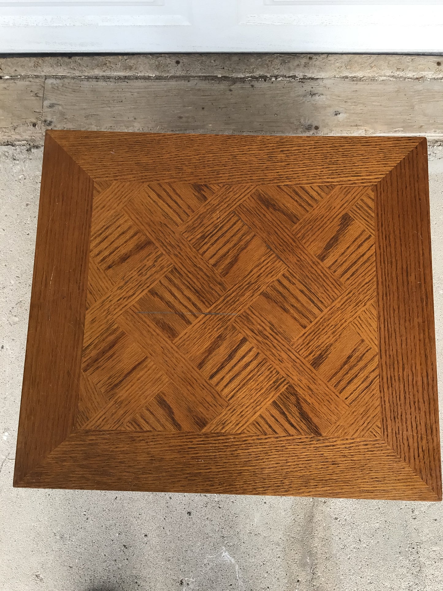 Oak End Table (small scratch)