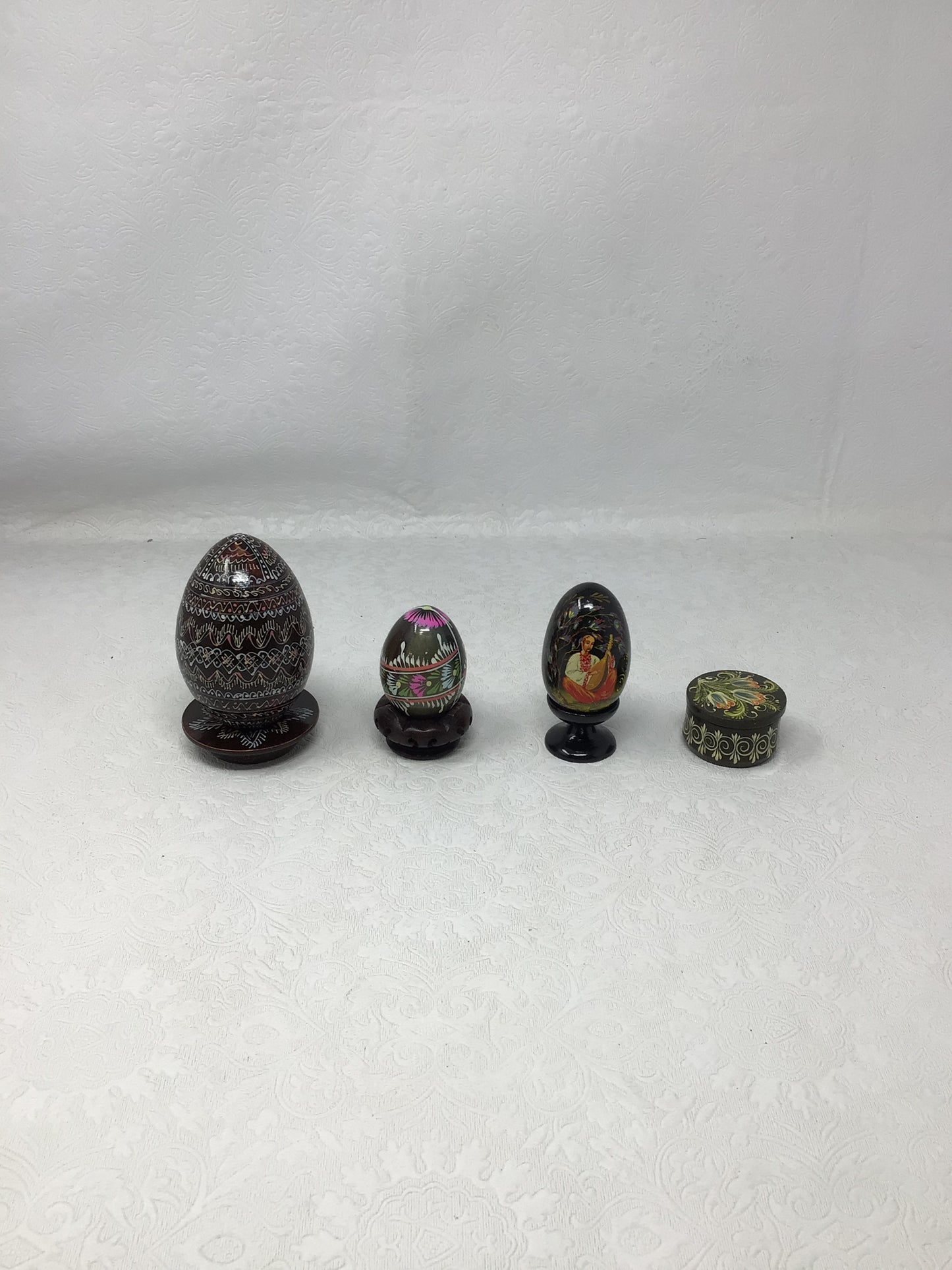 Traditional Set of 3 Eggs and Trinket Case