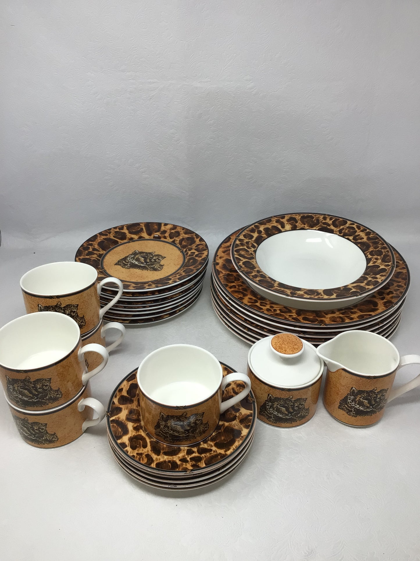 28 pc Cheetah Print Dinnerware Set
