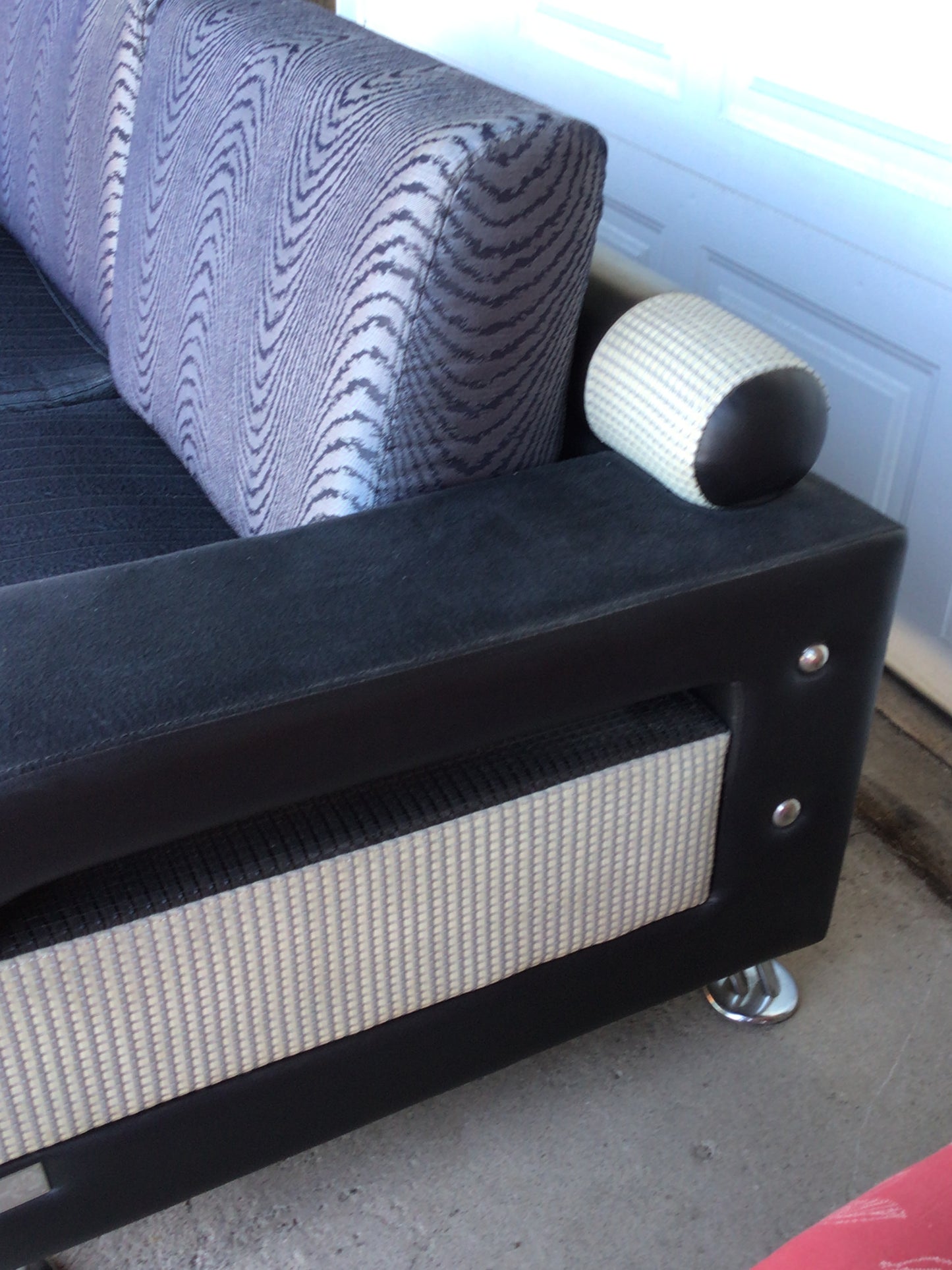 Contemporary 2-Seater Sofa