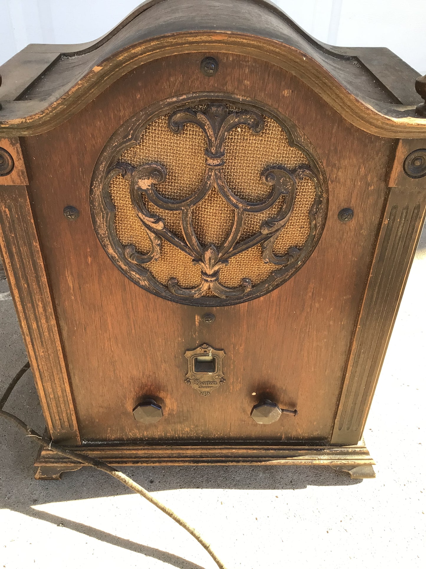 Vintage Sparton Junior 400 Series Cathedral-style Radio