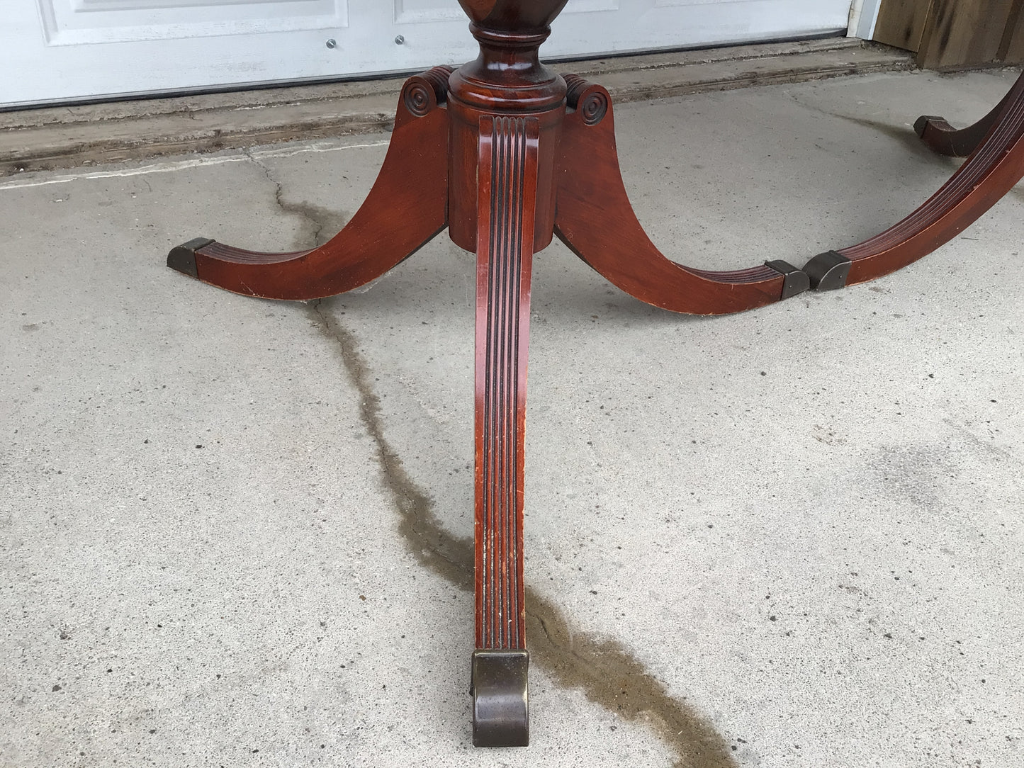 Vintage Duncan Phyfe Style Dinning Table