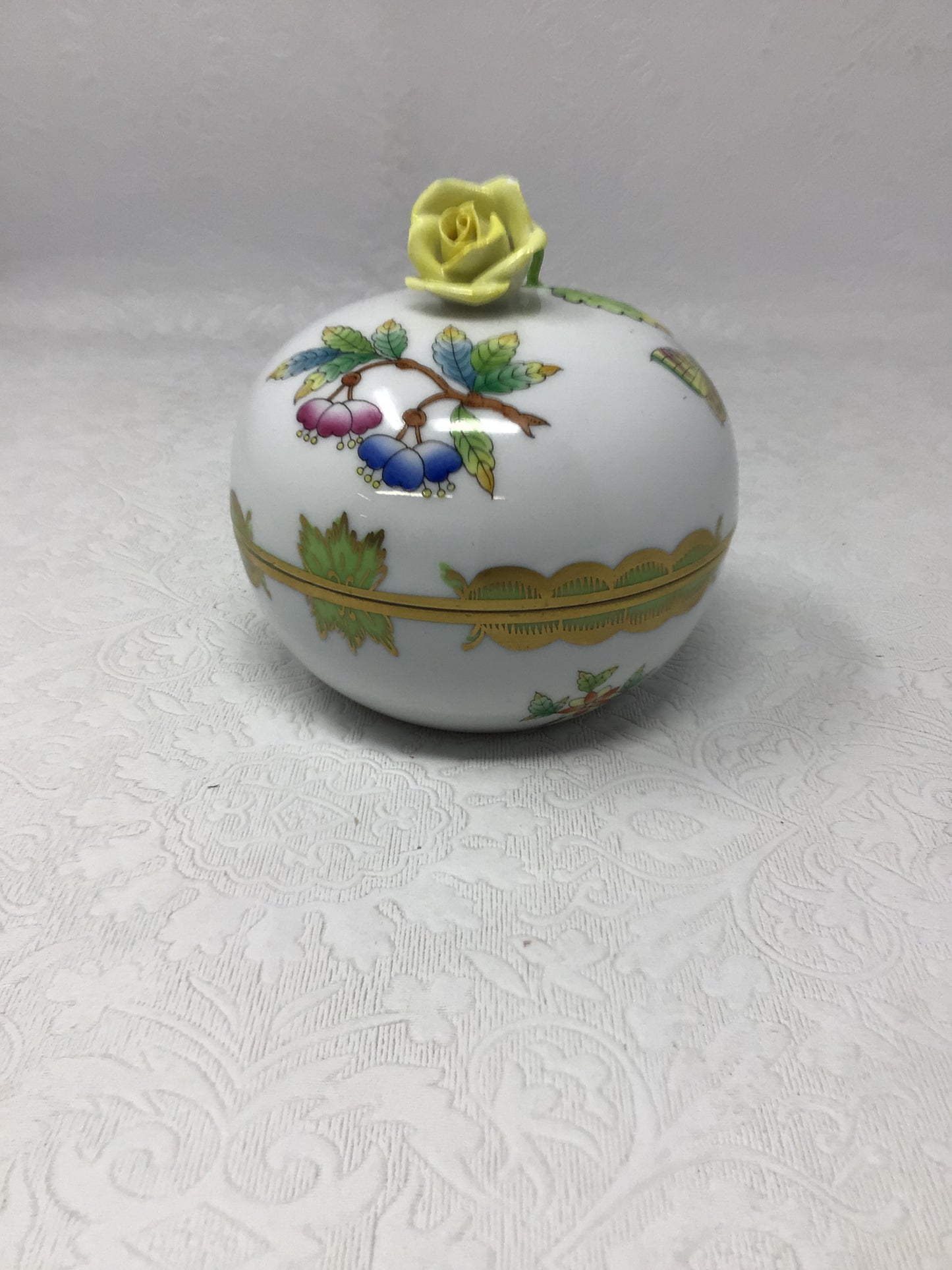 Herend Queen Victoria Porcelain Bonbonniere