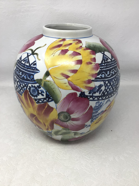 Vintage Chinoiserie-Style Ceramic Ginger Vase