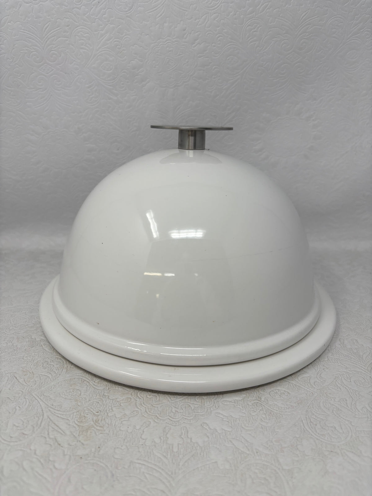 White di Mani Cloche Serving Dish