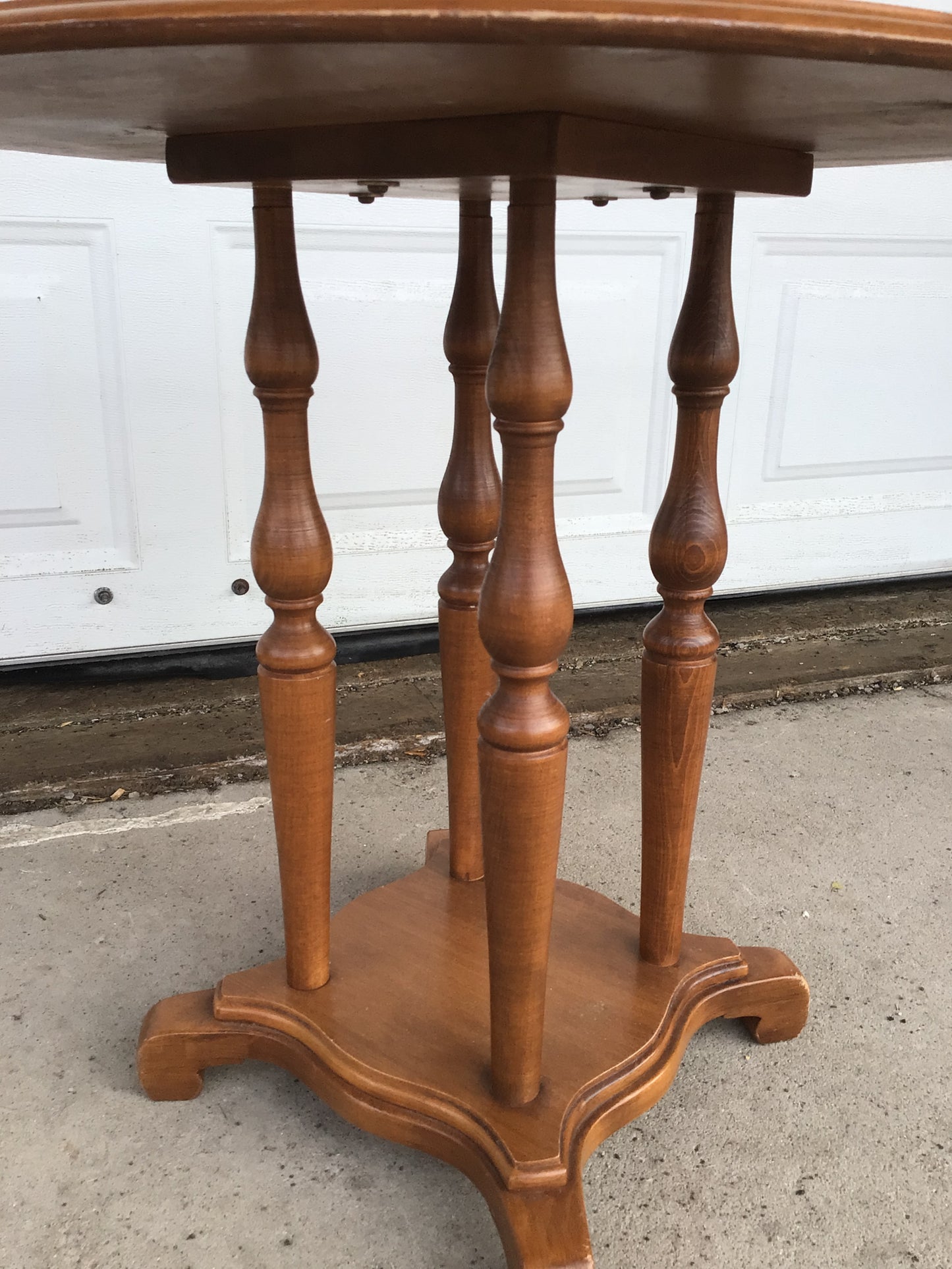 Round Pedestal Side Table