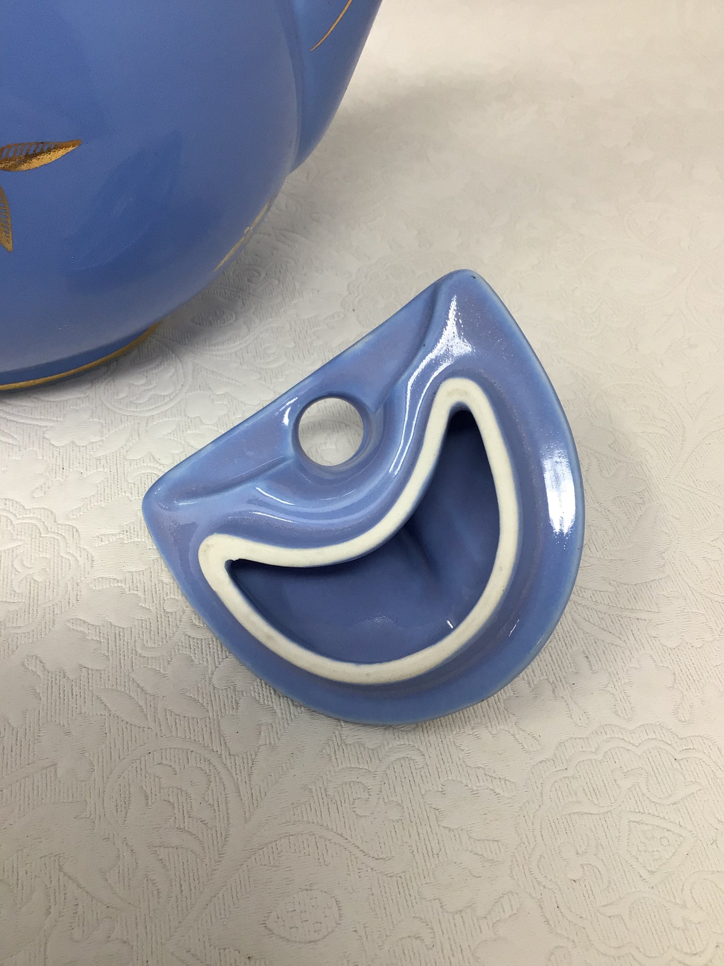 Vintage Hall Periwinkle Hook Cover Teapot