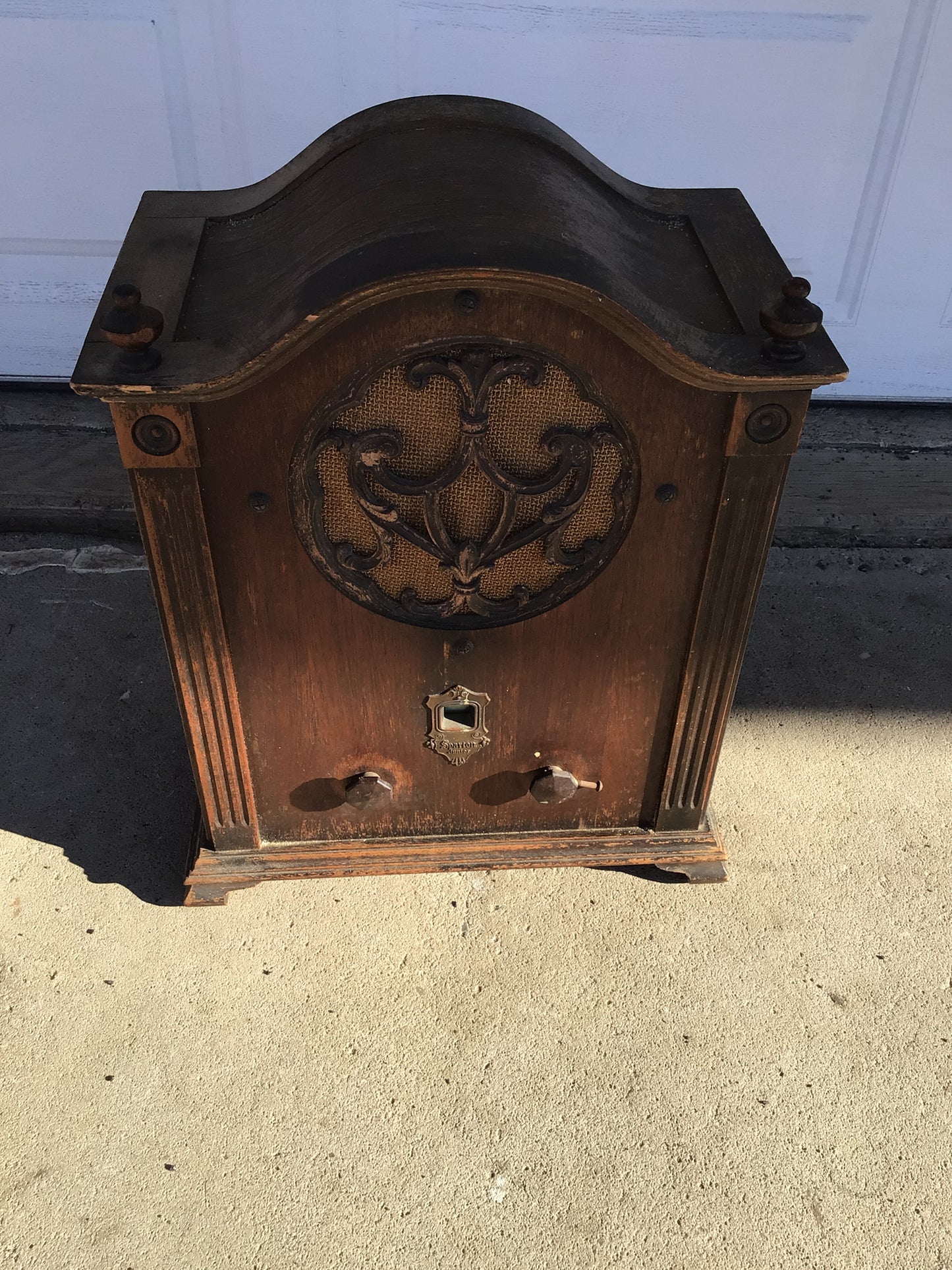 Vintage Sparton Junior 400 Series Cathedral-style Radio