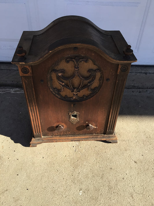 Vintage Sparton Junior 400 Series Cathedral-style Radio