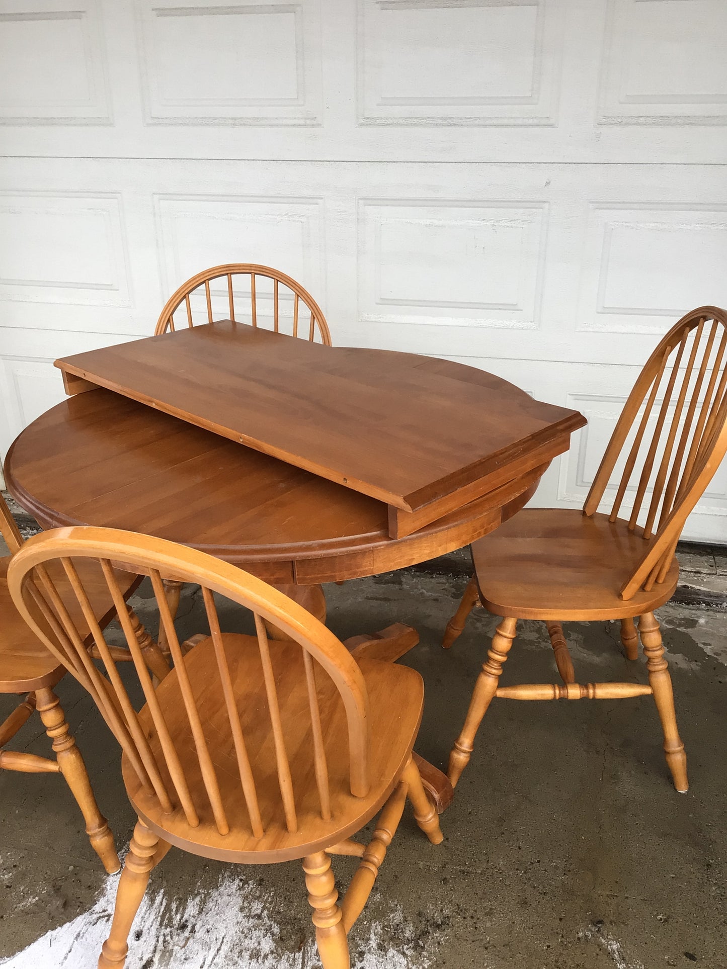 Wooden Pedestal Table with Four Chairs and Leaf