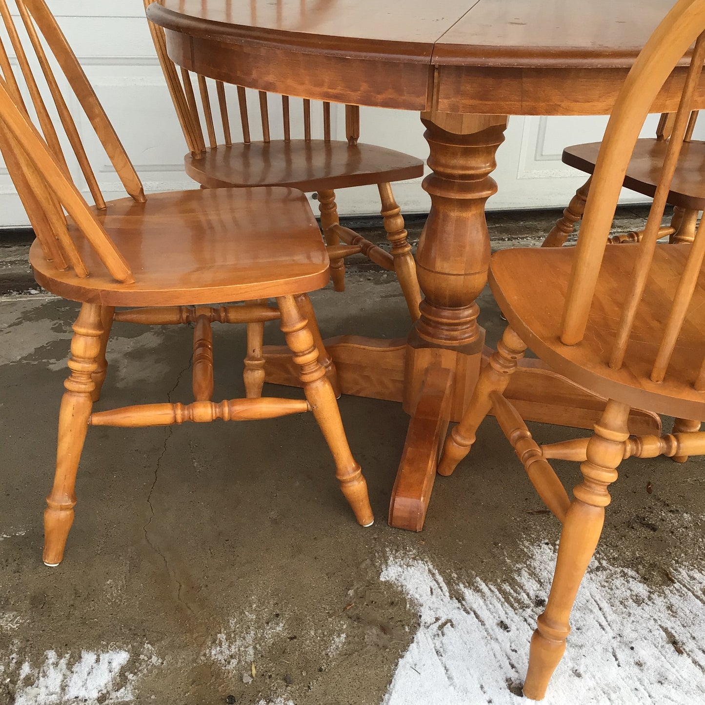 Wooden Pedestal Table with Four Chairs and Leaf
