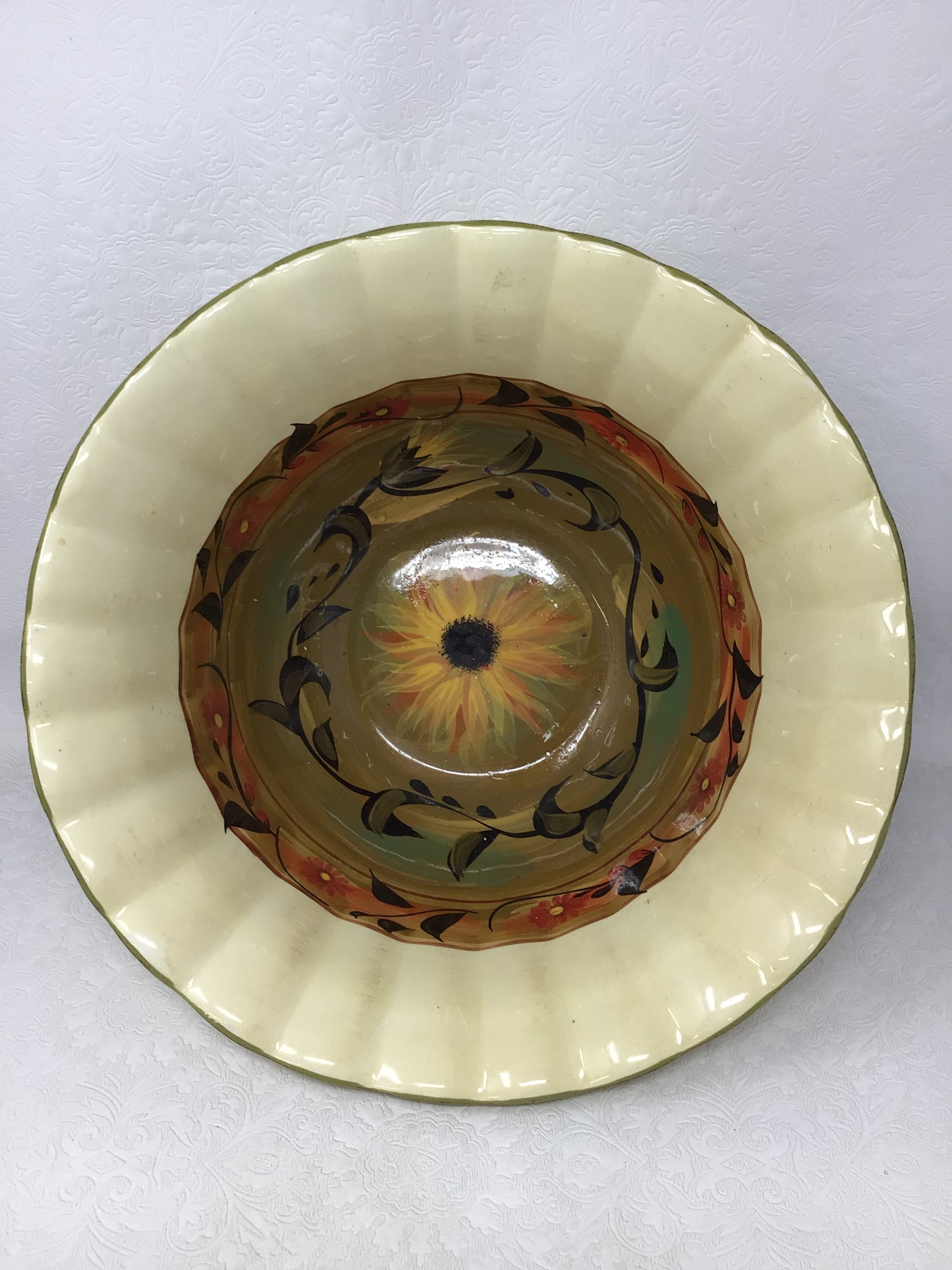 Scalloped Sunflower Mixing Bowl