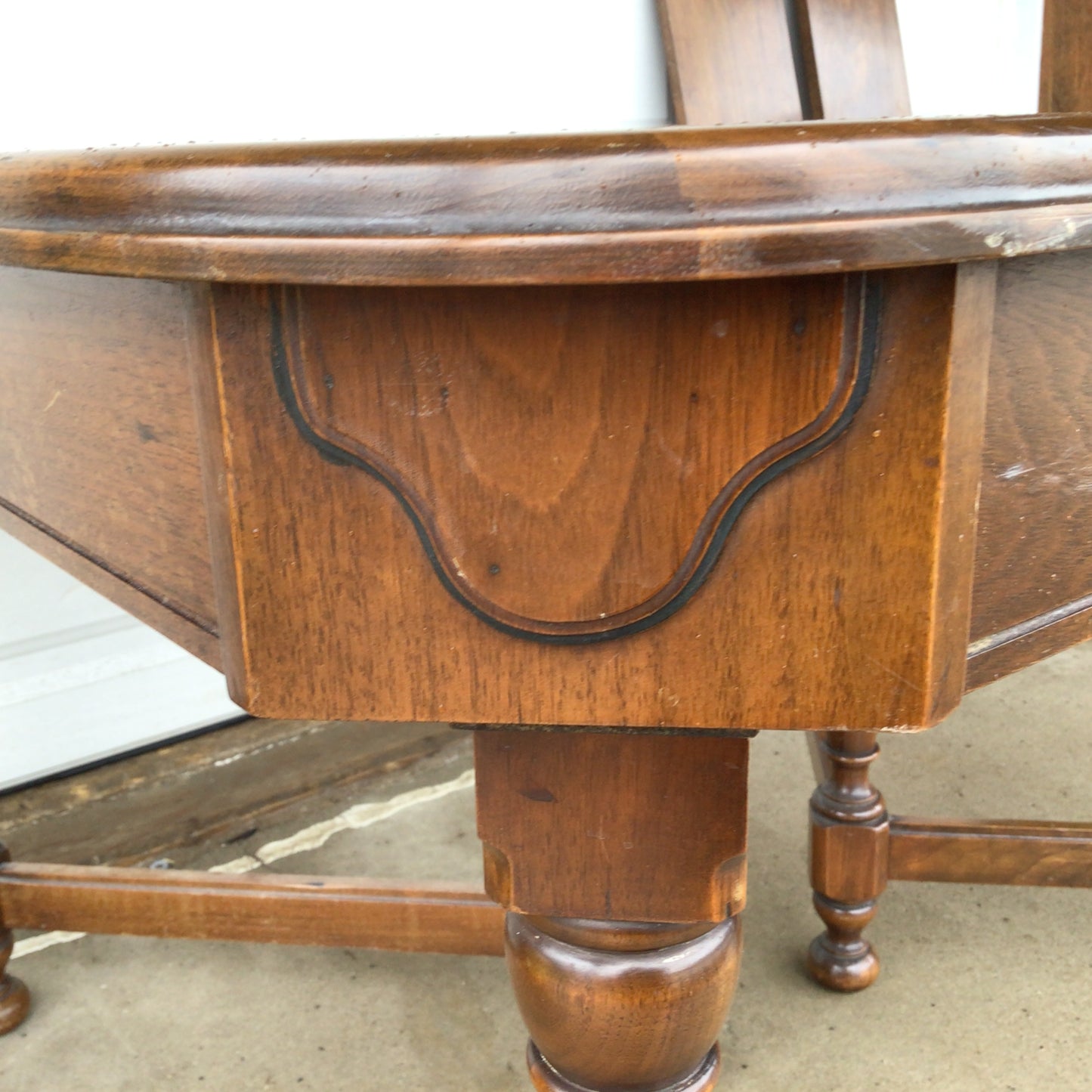 Solid Wood Pedestal Table