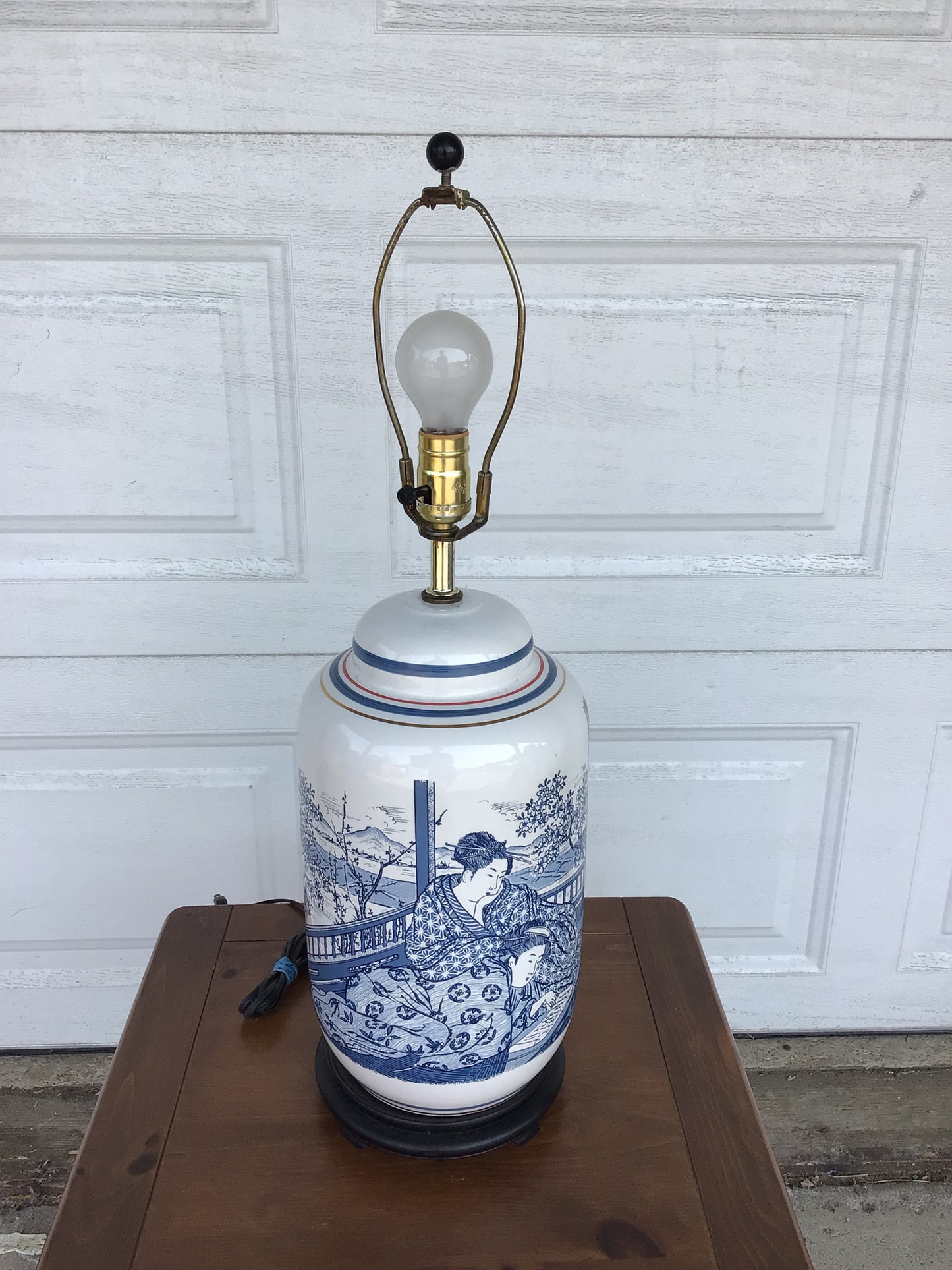 Vintage Chinese Blue and White Porcelain Lamp