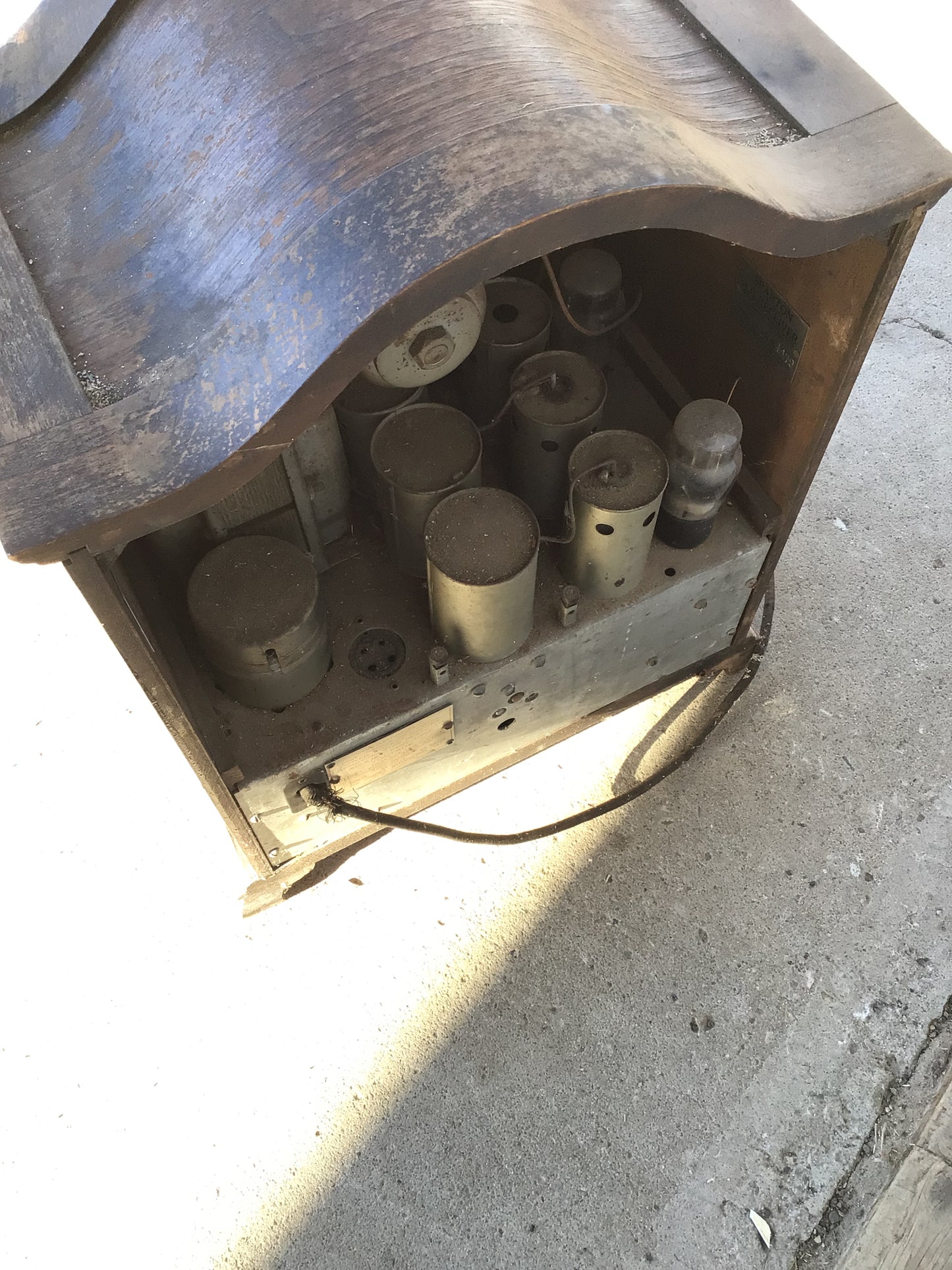 Vintage Sparton Junior 400 Series Cathedral-style Radio