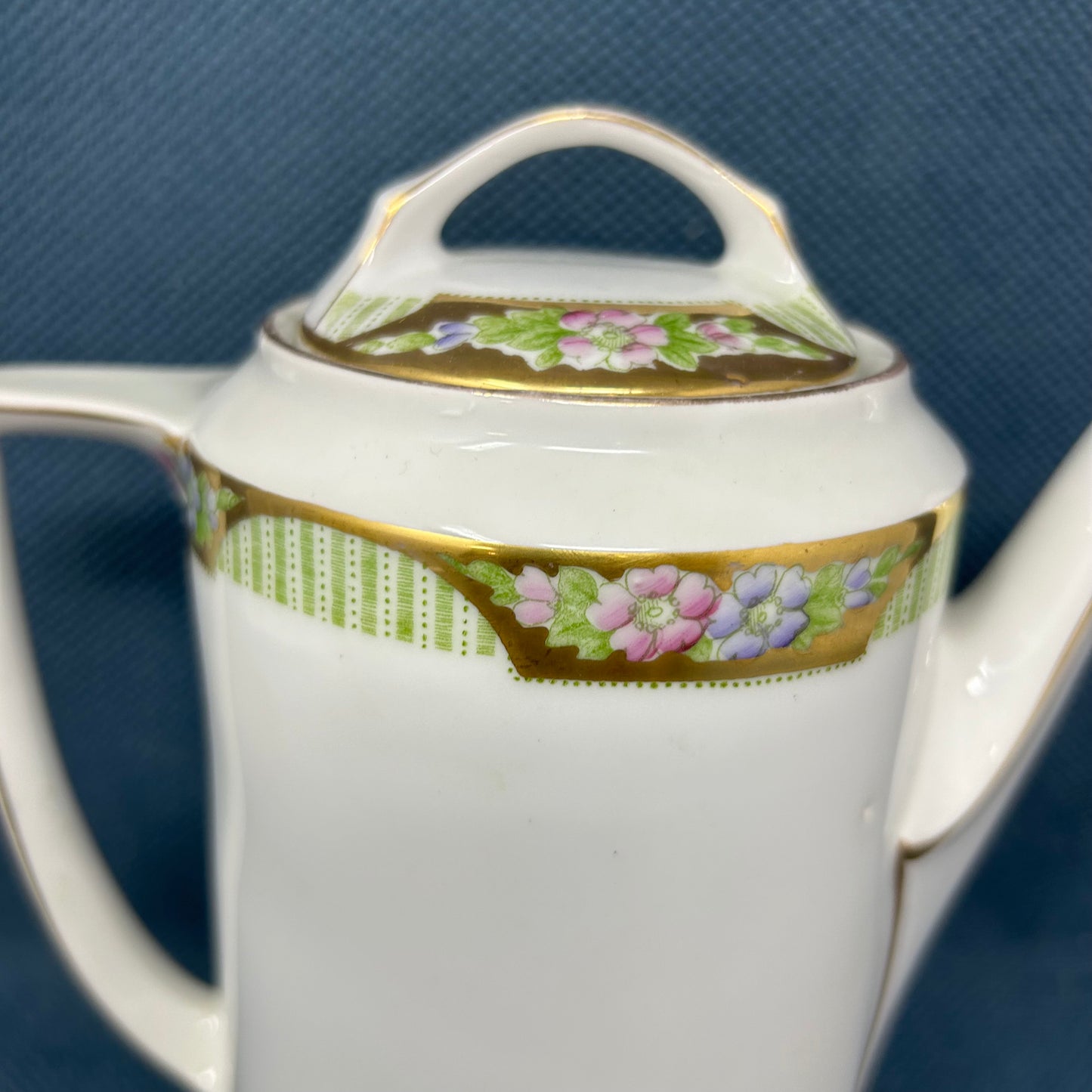 Floral Stricgach Gilesia Teapot