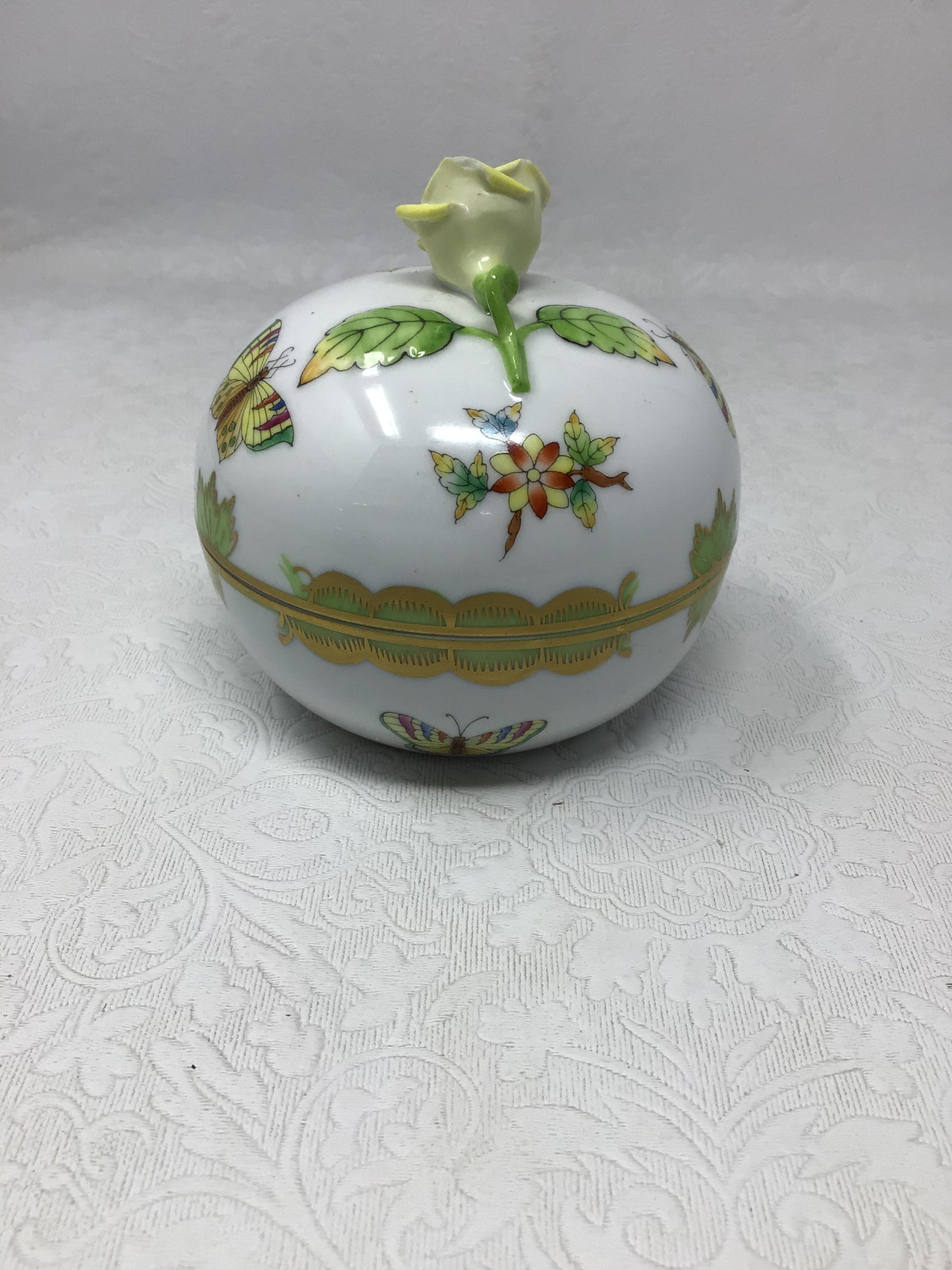 Herend Queen Victoria Porcelain Bonbonniere