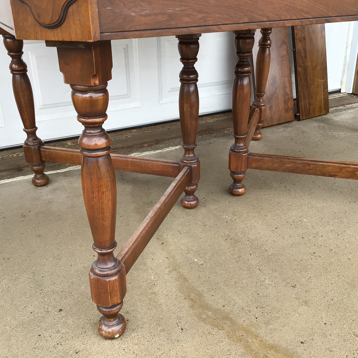 Solid Wood Pedestal Table