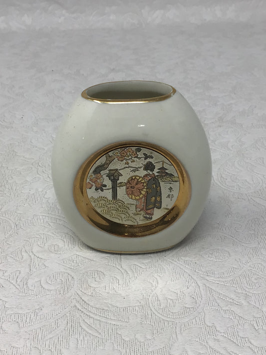 White Porcelain Mini Vase "Art of Chokin"