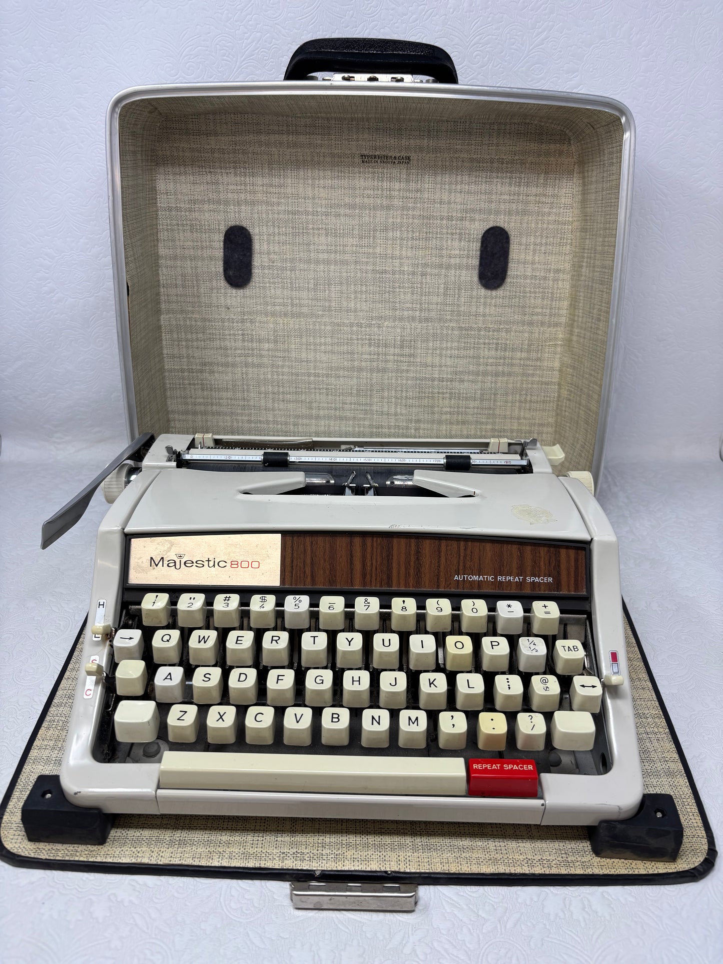 Majestic 800 Typewriter