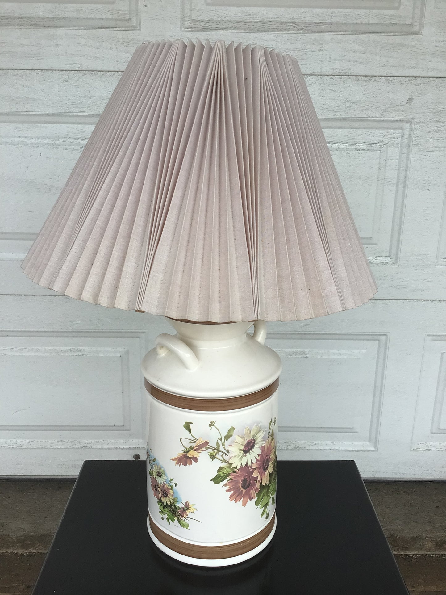 Vintage Ceramic Jug-style Table Lamp