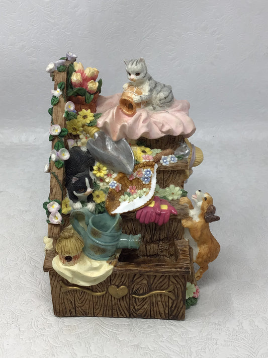 Vintage Heritage Mint Ltd. Decorative Cat and Kitten Musical Figurine