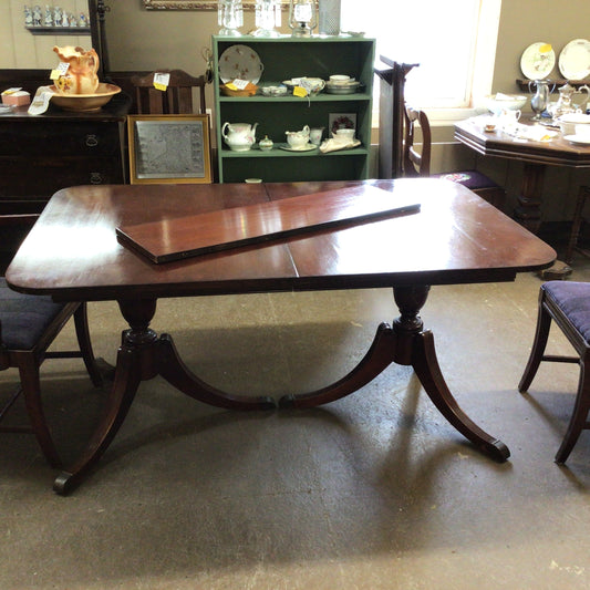 Vintage Duncan Phyfe Style Dinning Table