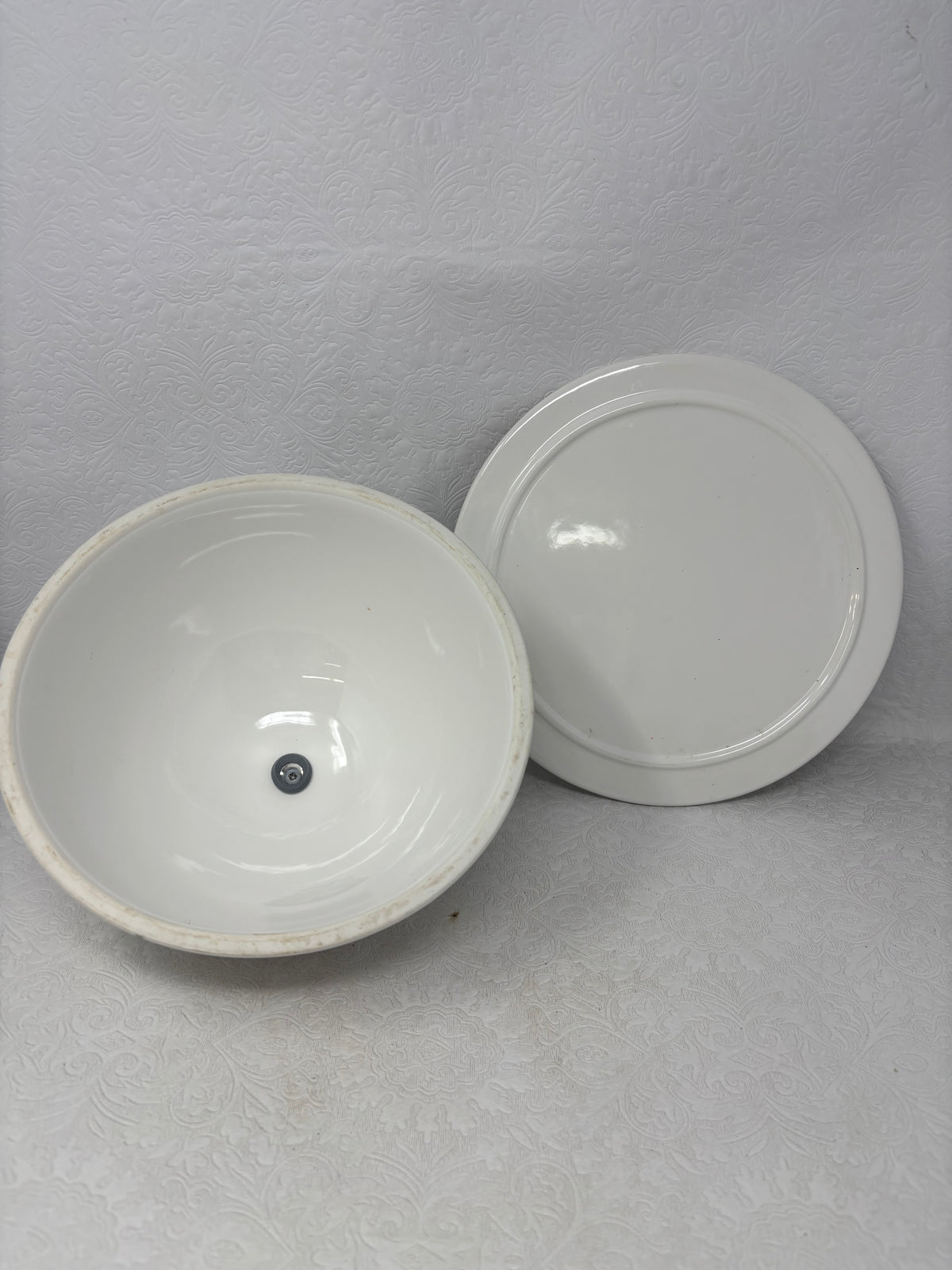 White di Mani Cloche Serving Dish