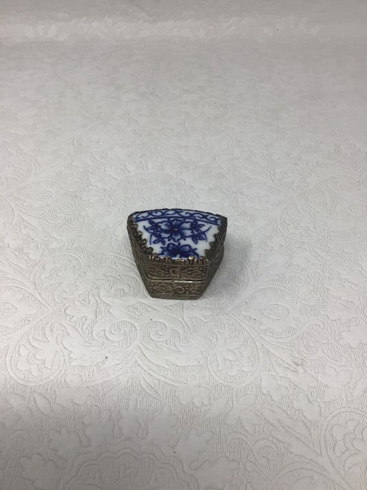 Vintage Chinese Shard Box