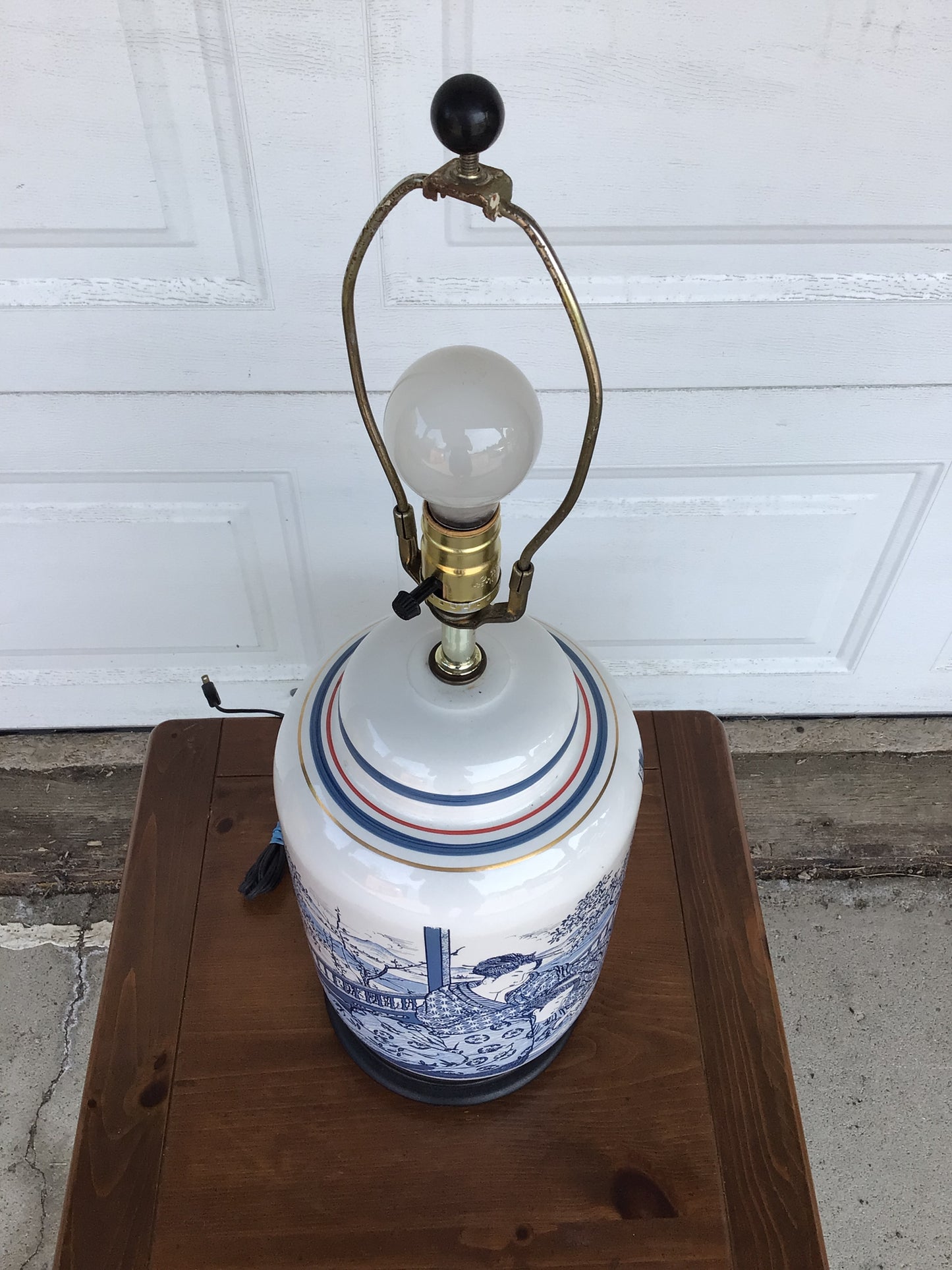 Vintage Chinese Blue and White Porcelain Lamp