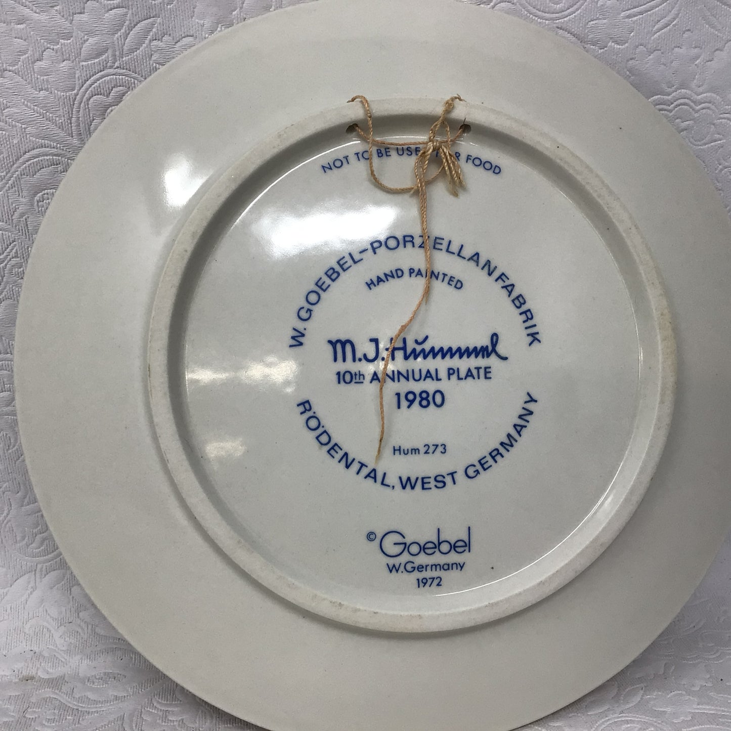 M.J. Hummel 1980 Porcelain Decorative Plate