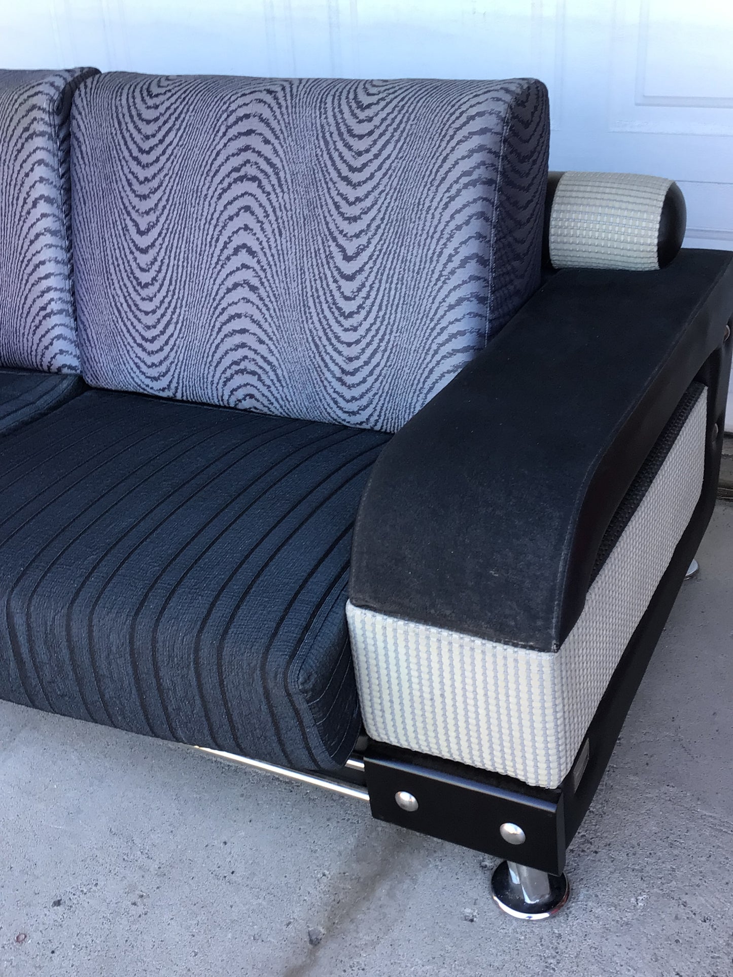 Contemporary 2-Seater Sofa