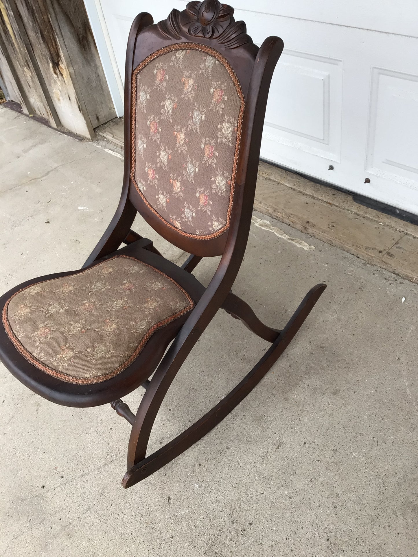 Vintage Foldable Floral Rocking chair