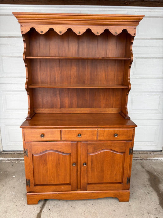Vintage Roxton Hutch