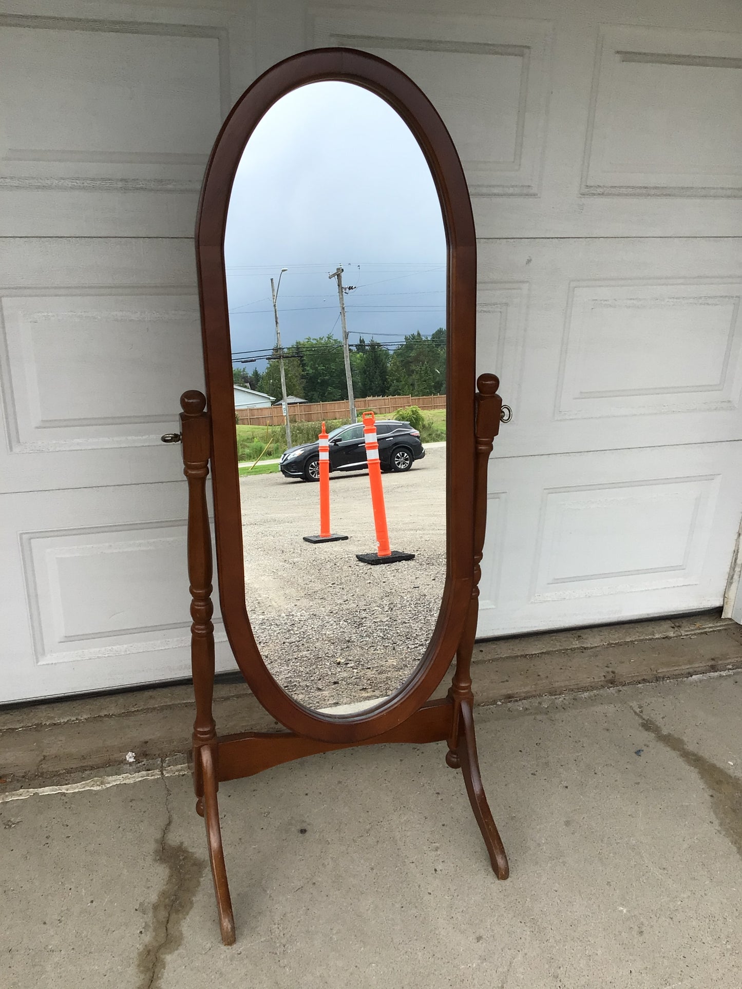 Traditional Freestanding Oval Cheval Mirror