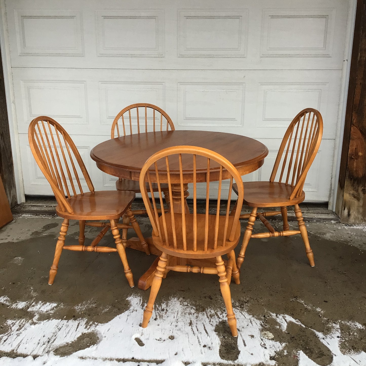 Wooden Pedestal Table with Four Chairs and Leaf