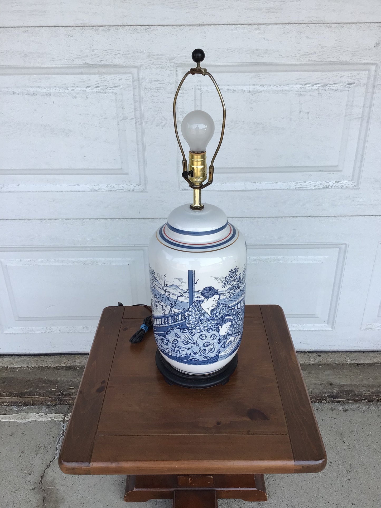 Vintage Chinese Blue and White Porcelain Lamp