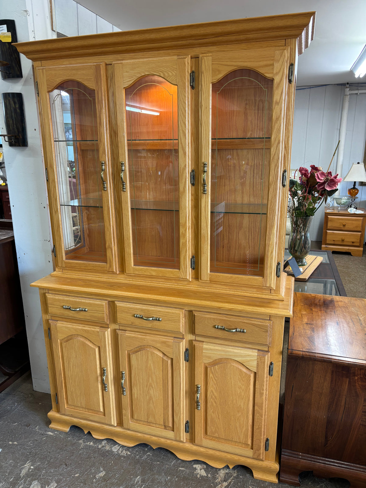 Classic Oak Two-piece Hutch