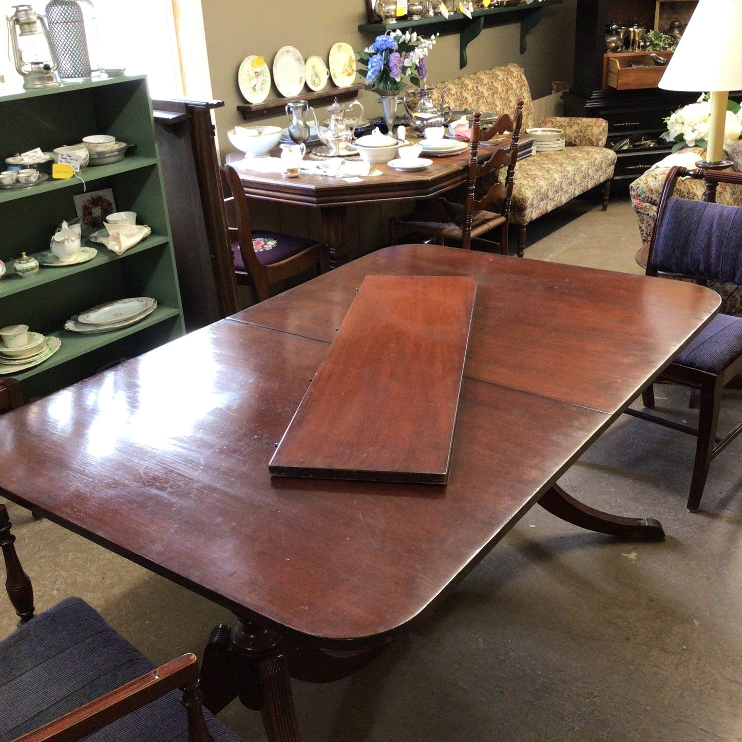 Vintage Duncan Phyfe Style Dinning Table