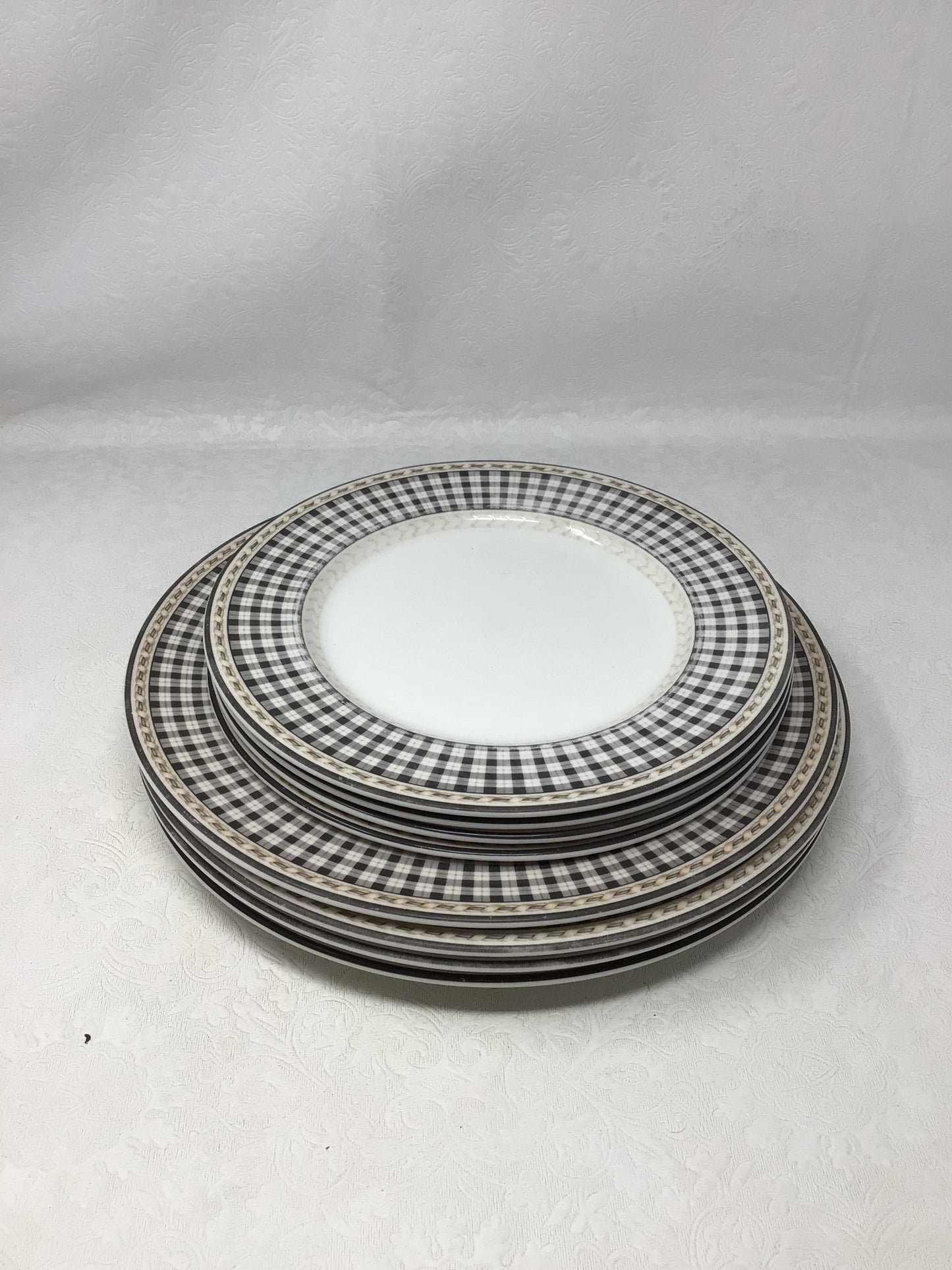 Royal Doulton Provence Noir Plaid Set