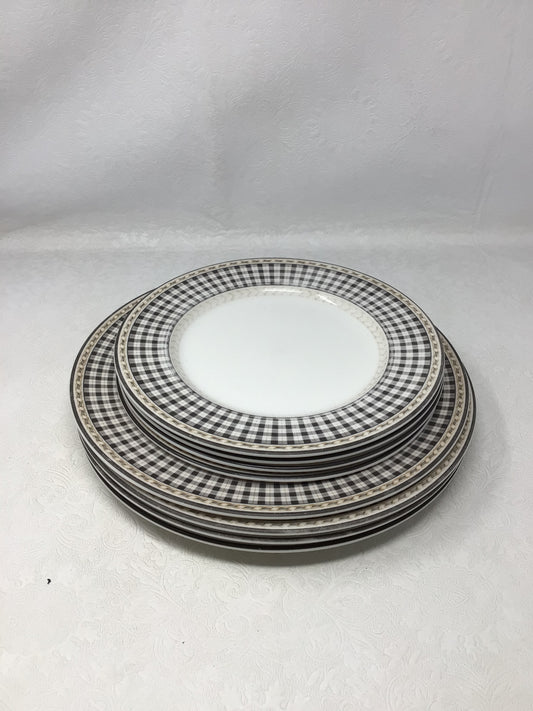 Royal Doulton Provence Noir Plaid Set